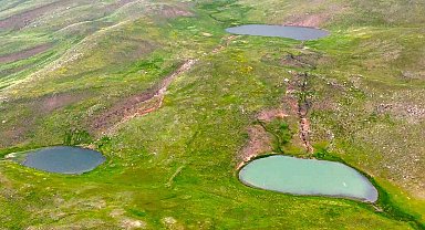 Van'da 2 bin 700 rakımdaki Yıldız Gölleri görüntülendi