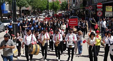 Van'da '22. Akdamar Çocuk ve Gençlik Tiyatroları Şenliği' başladı