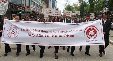 Van'da 'Aile Yılı' yürüyüşü yapıldı