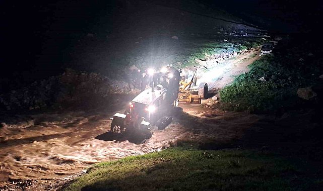 Van'da pancar toplamaya giden vatandaşlar su seviyesi yükselince mahsur kaldı