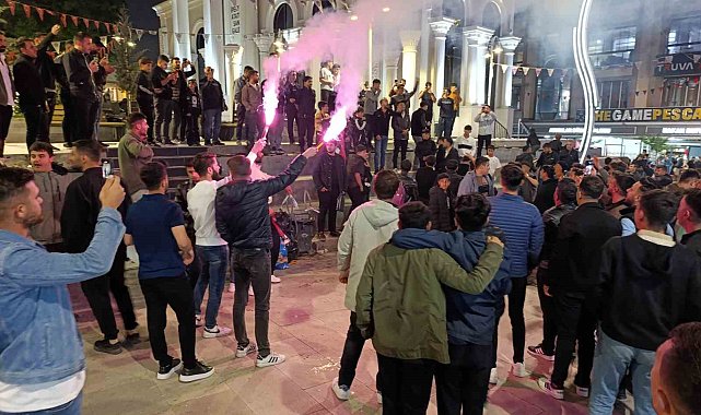 Vanspor FK taraftarının galibiyet coşkusu