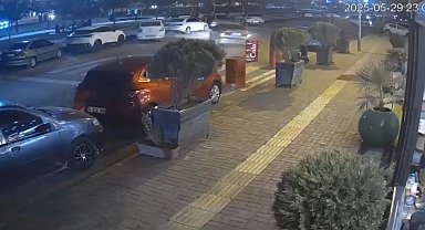 Viranşehir'de kaza anı kamerada: 2 yaralı