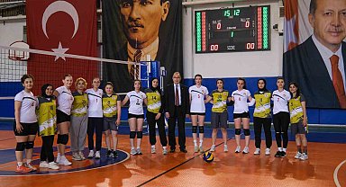 Voleybol Turnuvası öğrencilerden yoğun ilgi gördü