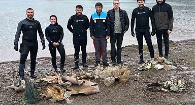 Yağmur altında deniz dibi temizliği