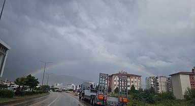Yağmur sonrası gökkuşağı şöleni
