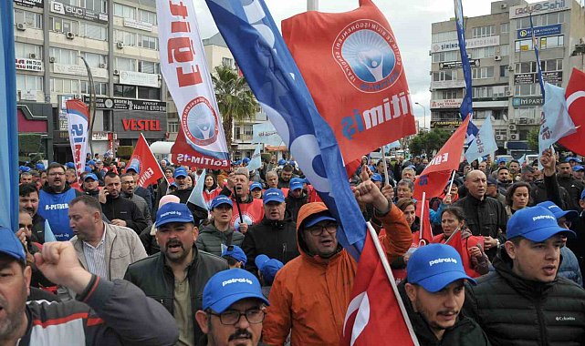 Yağmurlu havaya rağmen Aliağa'da 1 Mayıs kutlandı