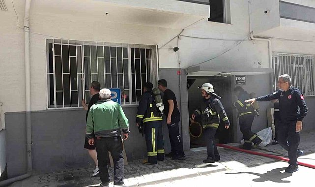Yalova'da apartman dairesinde çıkan yangında bir kişi dumandan etkilendi