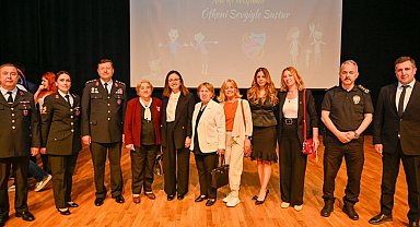 Yalova'da tiyatro oyunuyla aile içi şiddete dikkati çektiler