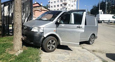Yalvaç'ta ticari araç ile otomobil çarpıştı: 1 yaralı