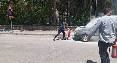 Yanan aracı polis söndürdü