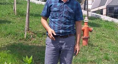 Yanan ormanın temizlik çalışmasında traktörün altında kalarak can verdi