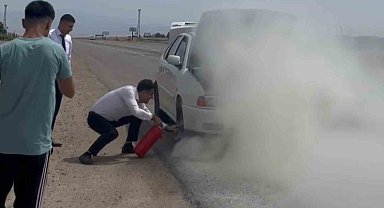 Yanan otomobile çevreden geçen otobüs şoförleri müdahale ederek söndürdü