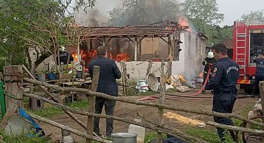 Yangında ev küle döndü