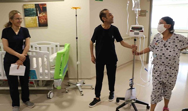 Yaşamasına yüzde 1 ihtimal verilen çiftin sıra dışı aşkı