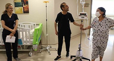 Yaşamasına yüzde 1 ihtimal verilen çiftin sıra dışı aşkı