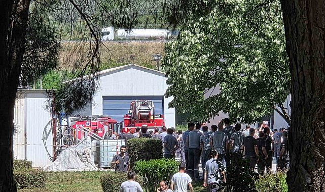 Yat fabrikasındaki yangın paniği