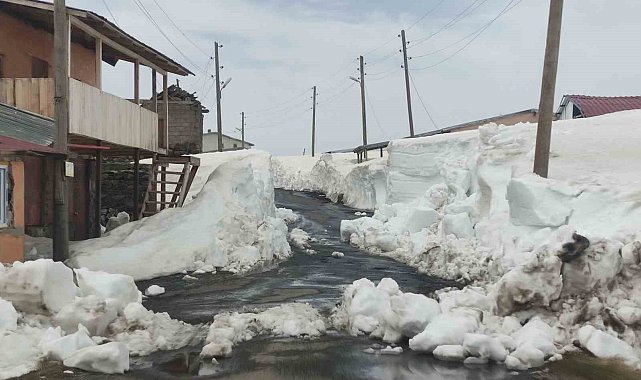 Yayla evleri, kar altında