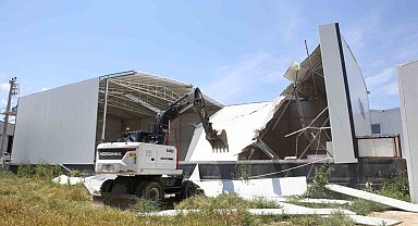Yaylacık'ta kaçak depo yıkıldı