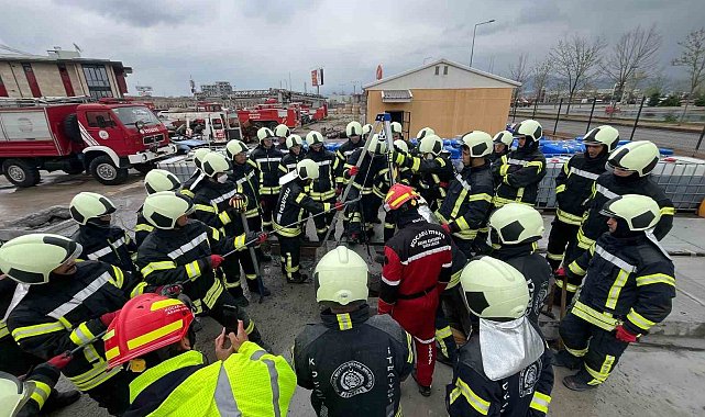 Yeni itfaiyeciler göreve hazır