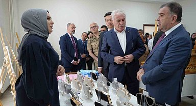 Yıl boyunca arı gibi çalışan kadınların el emeği ürünleri görücüye çıktı