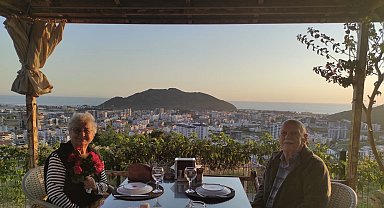 Yıllara meydan okuyan çift, 63 yıllık evliliğin sırrını açıklıyor: Sabır, hoşgörü ve karşılıklı anlayış