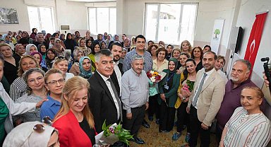 Yılmaz, başarılı kursiyerlere sertifikalarını takdim etti