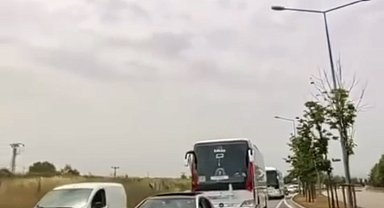 Yolcu otobüsü düğün konvoyuna girdi, konvoyda tehlikeli anlar kamerada