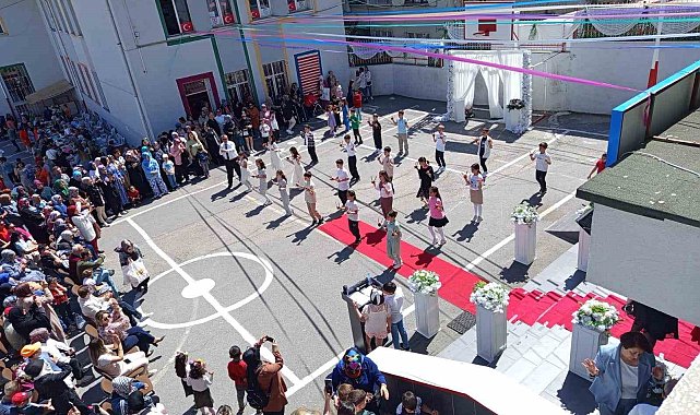 Yöresel yemek tanıtımı eşliğinde mezuniyet töreni
