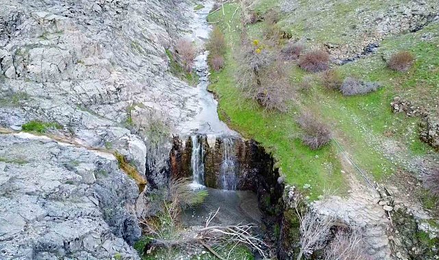 Yozgat'ta bahar güzelliği: Evci köyü şelalesinde görsel şölen başladı