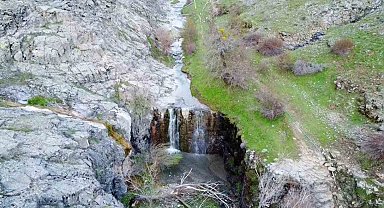 Yozgat'ta bahar güzelliği: Evci köyü şelalesinde görsel şölen başladı