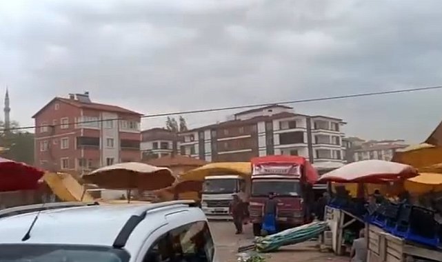 Yozgat'ta fırtına pazar yerini uçurdu