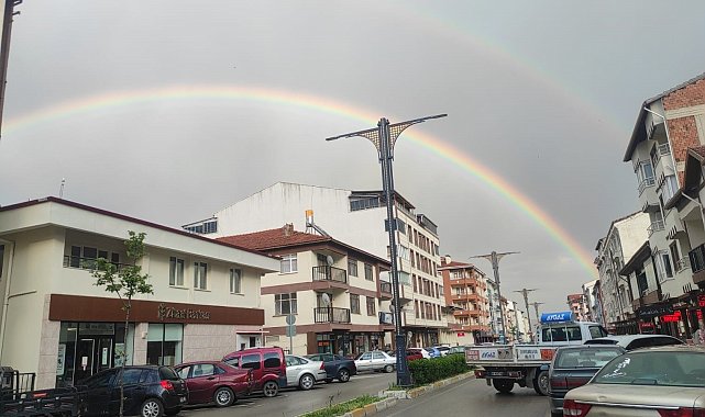 Yozgat'ta gökkuşağı izleyenlere görsel şölen sundu