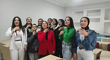 Yozgat'ta işaret dili öğrenerek engelleri kaldırmayı amaçlıyorlar