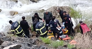 Yüksekova Doski Vadisinde feci kaza: 2 ölü, 3 yaralı