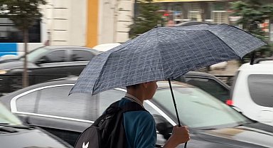 Yüksekova'da sağanak yağış etkili oldu