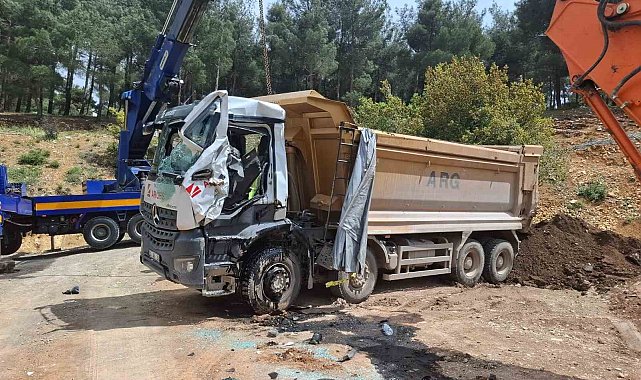 Yükünü boşaltırken devrilen kamyonun sürücüsü hayatını kaybetti