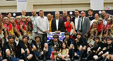 Yunusemre Belediyespor halk oyunlarında Ege Bölge Şampiyonu oldu