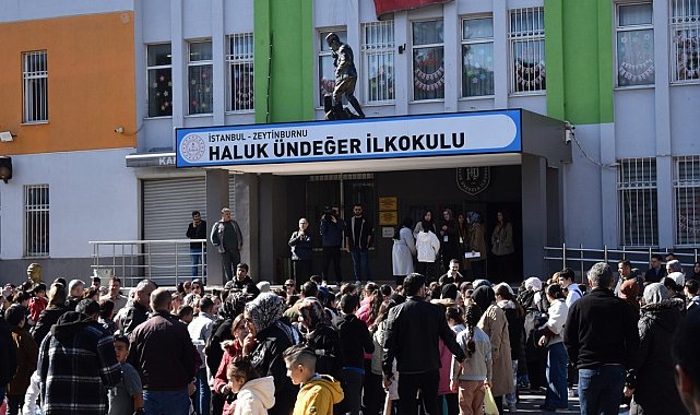 Zeytinburnu'nda 19. Geleneksel Kitap Okuma Yarışması sınavı yapıldı