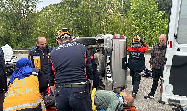 Zonguldak'ta iki aracın çarpıştığı kazada araçlardan biri devrildi: 2 yaralı