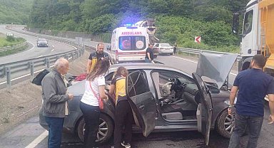 Zonguldak'ta virajı alamayan araç kaza yaptı: 2 yaralı