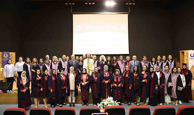 'Anne Üniversitesi' ilk mezunlarını verdi