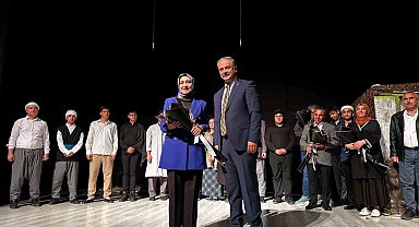 'Bir Gönül Yolculuğu Yunus Emre' oyunu izleyicilerden tam not aldı