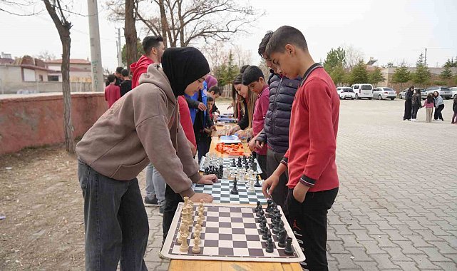 'Dijitalden Uzaklaş' sloganı ile çocuklar geleneksel oyunlarla eğlendi