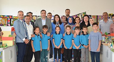 'Renk Cümbüşü' sergisi ziyarete açıldı