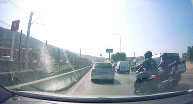 'Yoğun trafikten kaçayım' diyen iki motosikletli böyle çarpıştı