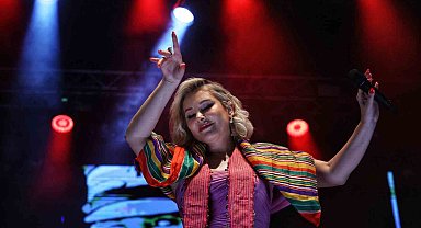 4. Uluslararası Antalya Yörük Türkmen Festivali'nde Funda Arar coşkusu