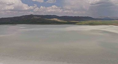 407 hektar alana sahip olan Akgöl, bu yıl erken kurudu