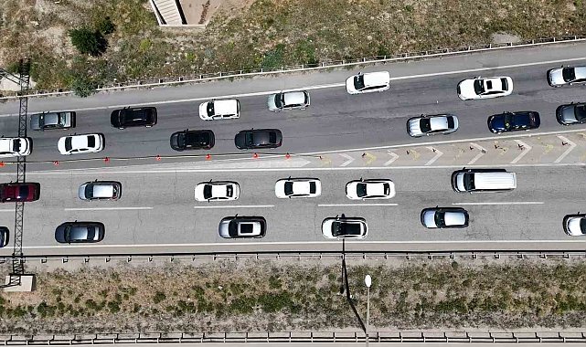 43 ilin geçiş güzergahında trafik yoğunluğu yeniden arttı: Tatilcilerin dönüş yolculuğu sürüyor