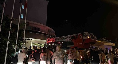 5 yıldızlı oteldeki yangında tahliye edilen 622 turist civar otellere yerleştirildi