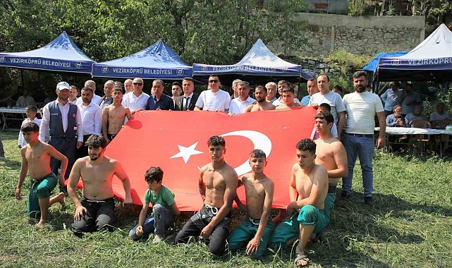 6 asırlık gelenek yaşatıldı: Düğün ve güreş coşkusu bir arada